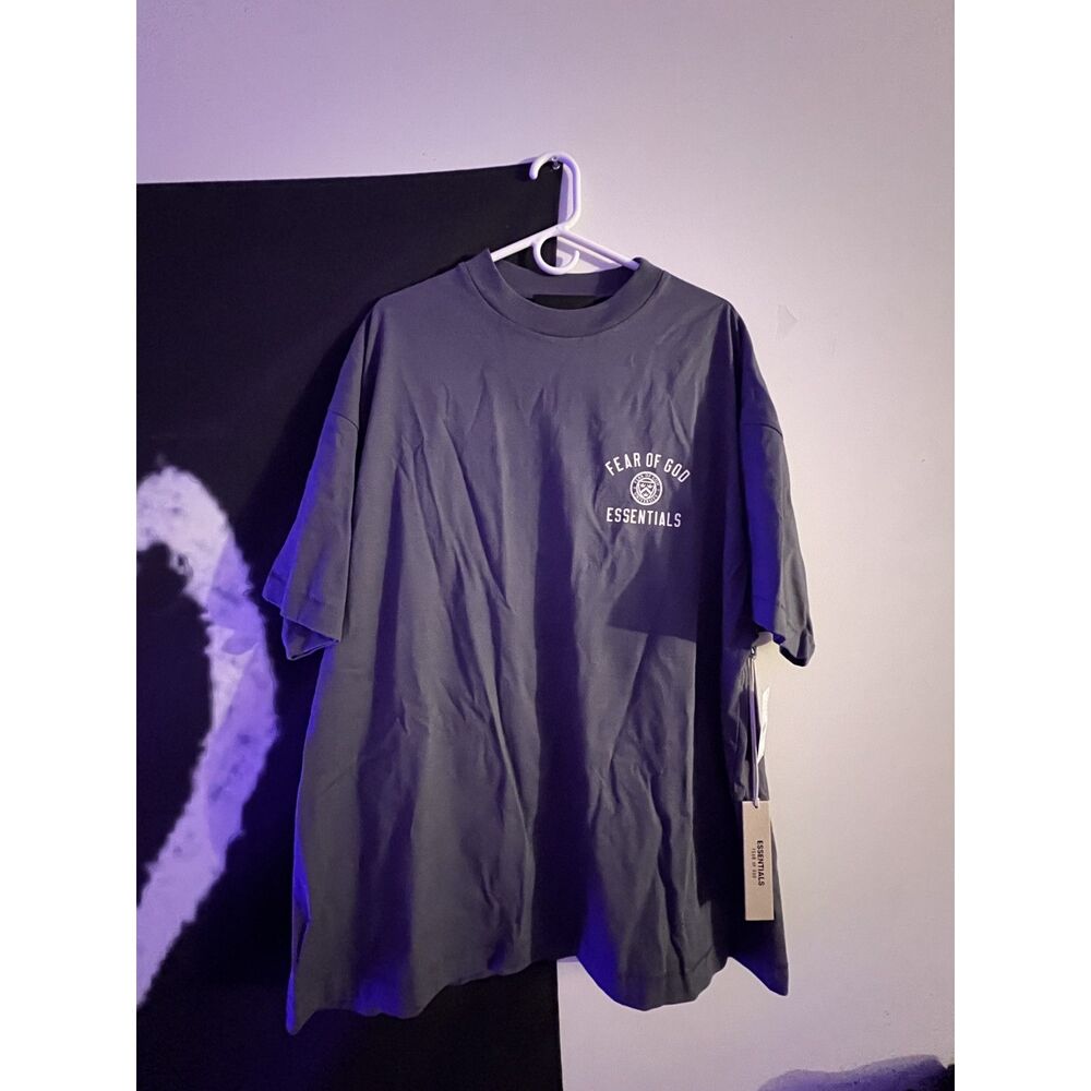 Fear of God ESSENTIALS Crew Neck T-Shirt (*FITS LIKE AN OVERSIZED LARGE*)
